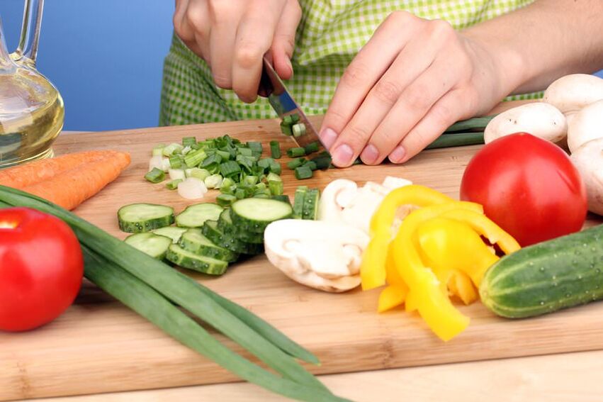 Préparer une salade de légumes pour la « phase croisière » du régime Dukan