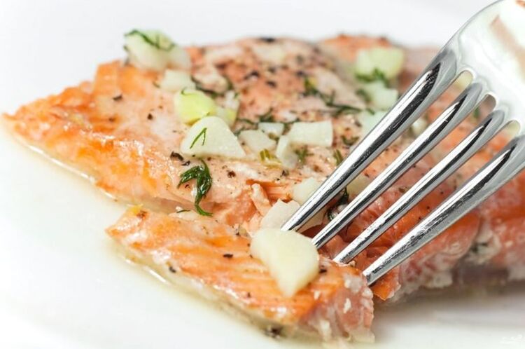 Filet de saumon pour le régime préféré d'une journée protéinée